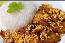 ข้าวหมูทอดกะเทียม