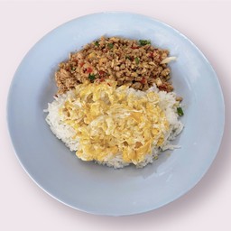 (โปรโมชั่น) ข้าวหมูสับคั่วพริกเกลือ + ไข่ข้น 1 ฟอง