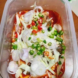 ยำปลากระป๋องคู่ข้าวธรรมดา