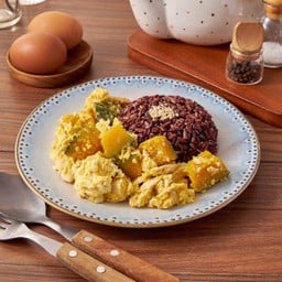 ข้าวไรซ์เบอรี่ + ฟักทองญี่ปุ่นผักไข่ Stir fried Japanese pumpkin with egg