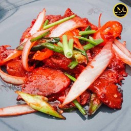 ผัดเนื้อแดงเป็นกับ