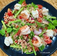 ยำวุ้นเส้นทะเล ผักกระเฉด