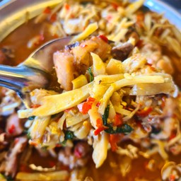 กระเพราไก่สับใส่หน่อไม้