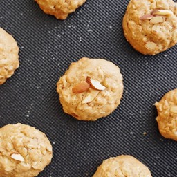 Almond Oatmeal Cookies