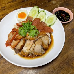 ข้าวหมูแดง+หมูกรอบ