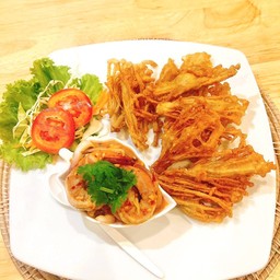 ยำเห็ดกรอบ