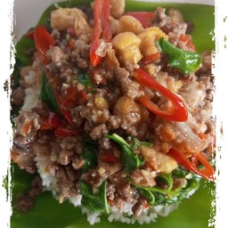 ข้าวกะเพราเนื้อหมูกรอบ