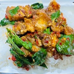 ข้าวผัดพริกเผาหมูกรอบ