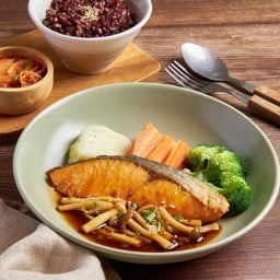 ชุดข้าวไรซ์เบอรี่ ปลาย่างซีอิ๊ว เห็ดรวม