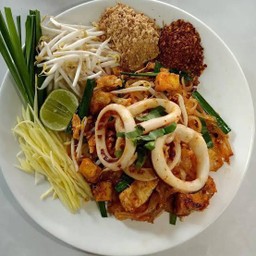 ผัดไทปลาหมึก