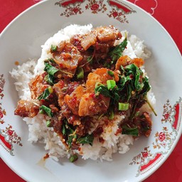 ข้าวผัดกระเพราหมูกรอบ