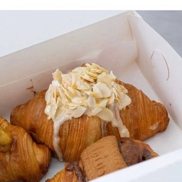 almond croissant