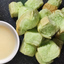 ขนมปังใบเตยนึ่งนมข้น