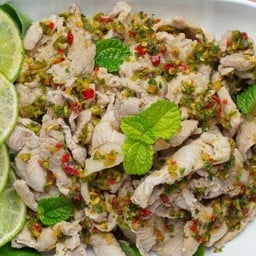 ข้าวขาหมู กะเพรา เจ๊แตง  By Natty