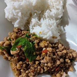 กระเพราหมูสับ (กับข้าว)