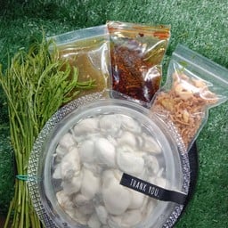 ยำหอยใหญ่ By เฟิร์น