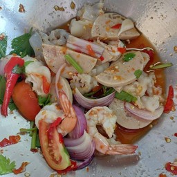 ยำกุ้งสุกหมูยอ