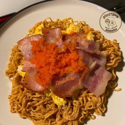 ผัดมาม่าต้มยำเบคอนไข่กุ้ง