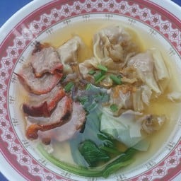 บะหมี่เกีียวน้ำหมูแดงสันคอฮ่องกง