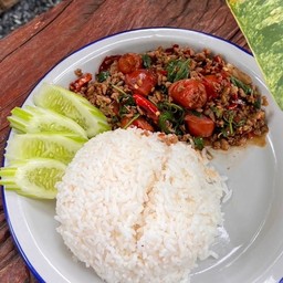 กะเพราแท้เนื้อ ไส้กรอกรมควัน