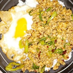 กะเพราแห้งๆสูตรโบราณ