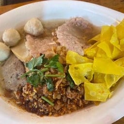 ก๋วยเตี๋ยวหมูโบราณต้มยำแห้ง (พิเศษ)