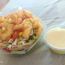 กุ้งแก้วตรีมสลัดตะกร้าเผือก