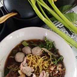 เกาเหลาเนื้อน้ำตก