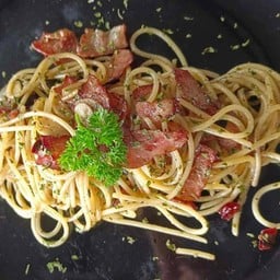 สปาเก็ตตี้พริกแห้งเบคอน