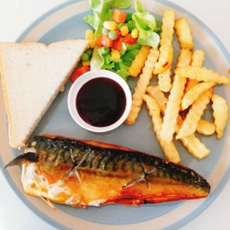 สเต็กปลาซาบะย่างราดซอสเทอริยากิ (สไตล์ญีปุ่นแต่คนไทยทำค่ะ)