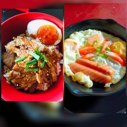 ข้าวหน้าหมูราดซอสญี่ปุ่น+ไข่กระทะ