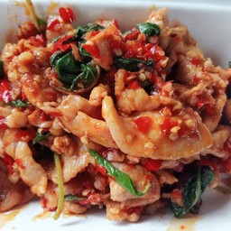 กระเพราหมูชั้น (กับข้าว)