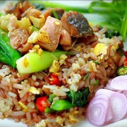 ข้าวผัดปลาเค็มทรงเครื่อง