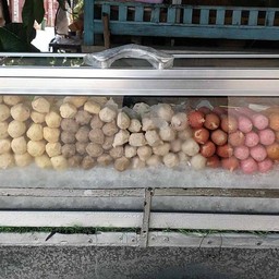 ร้านน้องแพรวลูกชิ้นทอด หมู่บ้านธนกาญจน์