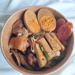 เส้นใหญ่ก๋วยเตี๋ยวหลอดขาหมู