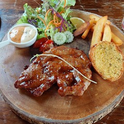 หมูคุโรบุตะพริกไทยดำย่างซอส