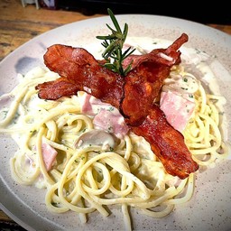 สปาเก็ตตี้เพสโต้ครีมซอสเบคอน