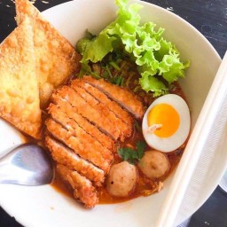 ก๋วยเตี๋ยวต้มยำ ไก่ทอด