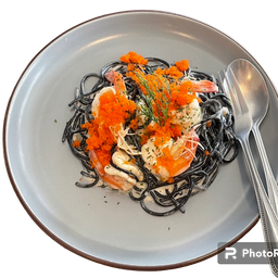 สปาเก็ตตี้เส้นดำครีมซอสกุ้งไข่กุ้ง