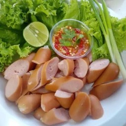 ไส้กรอกไก่ลวกจิ้มซีฟู้ด