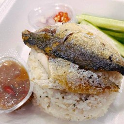 ข้าวแมว ข้าวคลุกปลาทูน้ำพริกกะปิ