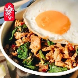 กะเพราโบราณ สูตรพริกแห้ง by กะเพรามังกร อยู่ในร้าน BEEFKUB ปั้มบางจาก เสนานิคม 1 (พหลโยธิน 32)