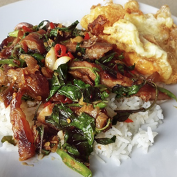 ข้าวกระเพราขาหมู