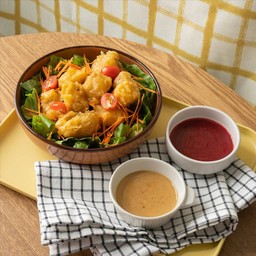 สลัดวากาเมะงาคั่วกับไก่กรอบ