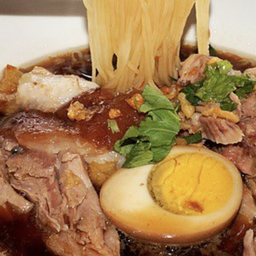 ก๋วยเตี๋ยวขาหมู