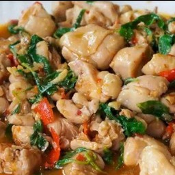 ข้าวราดผัดกระเพราไก่