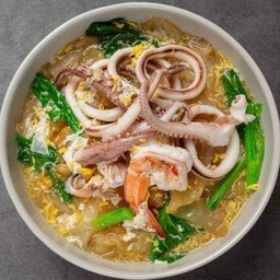 ก๋วยเตี๋ยวแชมป์ ทรัพย์พัฒนา (ตรงข้ามทางเข้าหมู่บ้านเฟื่องฟ้า18-19)