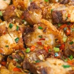 ข้าวราดหมูกรอบคั่วพริกเกลือ