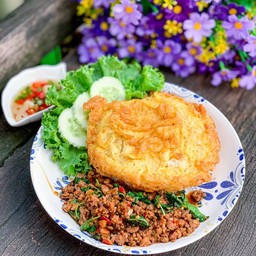 ข้าวกะเพราไก่สับ ไข่เจียว