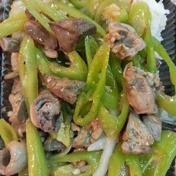 ผัดพริกหยวก เครื่องในไก่